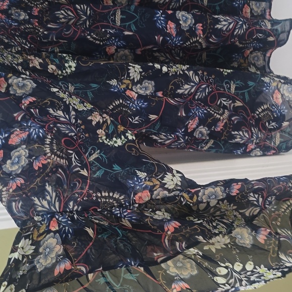 Bebe Navy Floral Women's Blouse, on Shoulders Or Off Ruffle 3/4 Sleeves L NWT - Picture 6 of 6